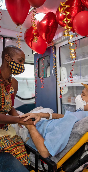 Image: BESTPIX - A Gravely Ill Patient Marries The Love of His Life in An Ambulance