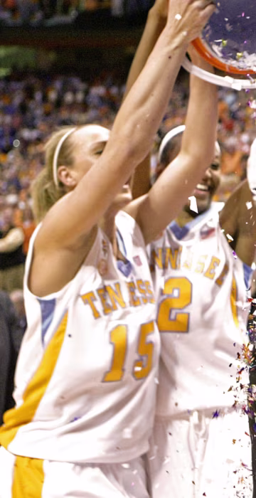 Image: Basketball coach Pat Summitt dead at 64