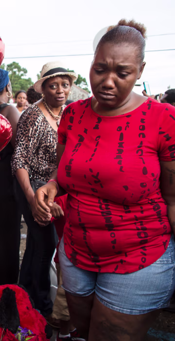 Image: People protest against the police shooting of Alton Sterling