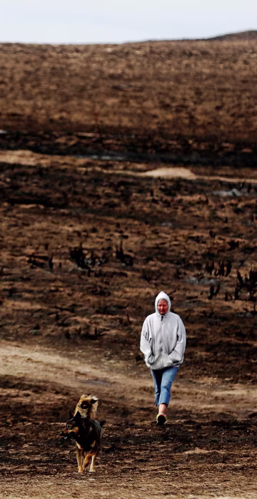 Image: The Wider Image: Deadly U.S. wildfires leave ranches in ruins