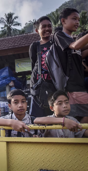 Image: Mount Agung volcano evacuation