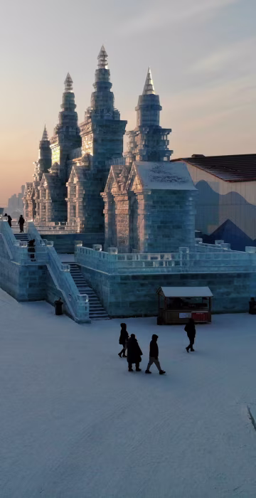 Image: TOPSHOT-CHINA-LEISURE-SNOW-ICE