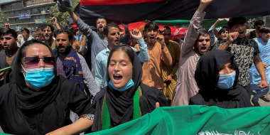 Image: People carry the national flag at a protest held during the Afghan Independence Day in Kabul