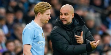 Guardiola asegura que De Bruyne no se va del City rumbo a Arabia.