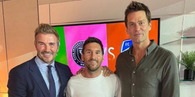 David Beckham juntó a ambas leyendas para promocionar al Inter de Miami y a la MLS, sin embargo, el ex mariscal de campo no perdió el tiempo e hizo soñar al fútbol inglés.