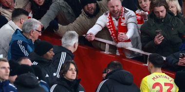 El portero argentino vuelve a estar en la polémica luego de la derrota del Aston Villa ante el Arsenal.