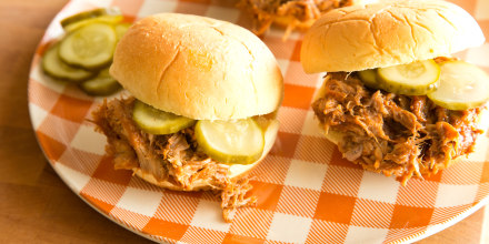 How to make slow-cooker pulled pork for a party