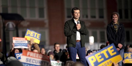 Image: Democratic Presidential Candidate Pete Buttigieg Campaigns In Des Moines, Iowa