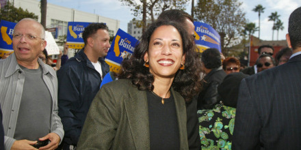 Image: Kamala Harris meets with supporters in front of the 24th street BART station