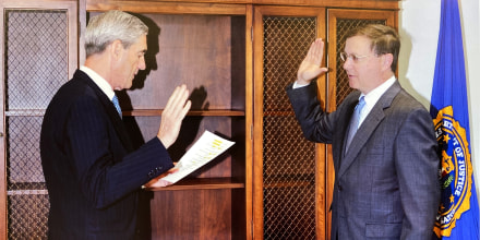 Image: Robert Mueller swears in Chuck Rosenburg.