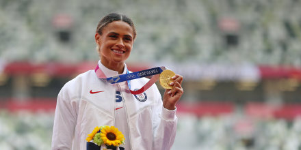Image: Athletics - Women's 400m Hurdles - Medal Ceremony
