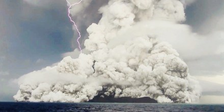 Image: Eruption of the underwater volcano Hunga Tonga-Hunga Ha'apai off Tonga