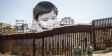 GIANTS Kikito and the Border Patrol Tecate Mexico - U.S.A 2017
