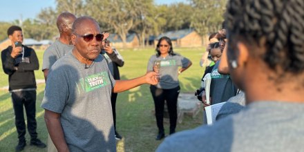 Florida historian Marvin Dunn speaks with students on the Teach the Truth tour.