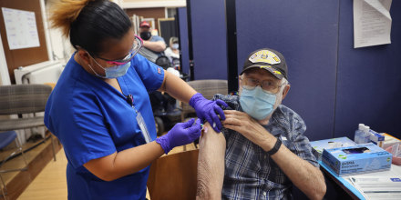 Image: Veterans Affairs Hospital Outside Of Chicago Continues Vaccinations Efforts