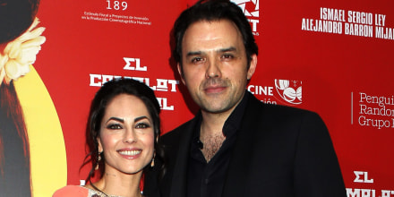 Bárbara Mori y Fernando Rovzar en la alfombra roja de la premiere de la película "El Complot Mongol", México, 2019.