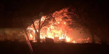 Una imagen del incendio en la residencia de la familia Dahl, en Alvord, Texas