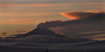 El volcán Popocatépetl durante una emisión de humo y cenizas, el 31 de agosto de 2020.