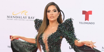 Gloria Trevi vestido verde en la alfombra roja de los Latin American Music Awards 2022