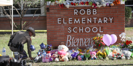 Homenaje a las víctimas de la Escuela Primaria Robb en Uvalde, Texas, el 25 de mayo de 2022.