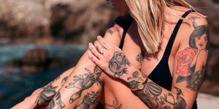 Mujer con tatuajes