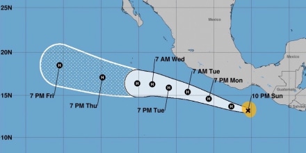 Progresión estimada del huracán Bonnie desde la noche del domingo 3 de julio de 2022 hasta los siguientes cinco días.