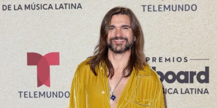 Juanes en la alfombra roja de los Premios Billboard de la Musica Latina 2021.
