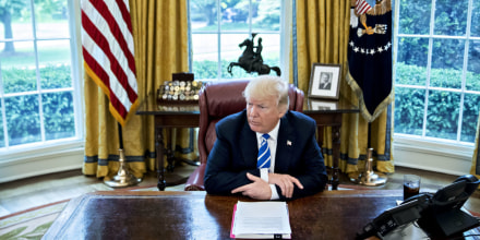 Donald Trump en la Oficina Oval el 1 de mayo de 2017.