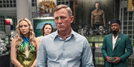 Kate Hudson, Jessica Henwick, Daniel Craig, and Leslie Odom Jr. in a scene from "Glass Onion."