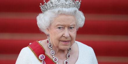 Reina Isabell II atiende el banquete realizado en su honor en 2015, en Alemania.