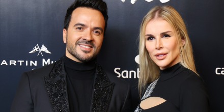 Luis Fonsi y Agueda López en premios Esquire. 