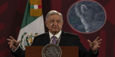 Manuel López Obrador y el "Aluxe" que publicó en sus redes sociales. 