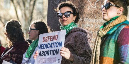 Image: Lindsay London holds a sign in support of access to abortion medication, outside the Federal Courthouse on March 15, 2023 in Amarillo, Texas.