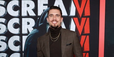 Josh Segarra, en premier de 'Scream VI'.