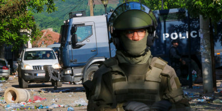 30 international peacekeepers injured in fierce clashes with ethnic Serbs in Kosovo