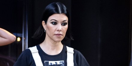 Kourtney Kardashian llora en gira por estar lejos de sus hijos