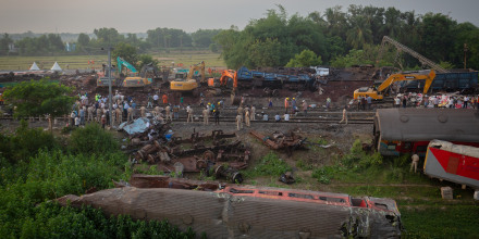 Signal error blamed for deadly India train crash