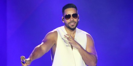 Romeo Santos cantando en Campo Marte en la Ciudad de México.
