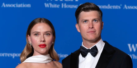 Actor Scarlett Johansson and comedian Colin Jost pose for photographers as they arrive at the annual White House Correspondents' Association Dinner in Washington, Saturday, April 27, 2024.