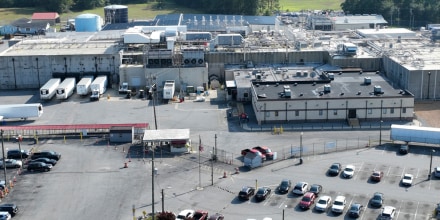 Vista aérea de la planta de procesamiento Boar's Head, vinculada a un brote mortal listeria, el 29 de agosto de 2024, en Jarratt, Virginia. 