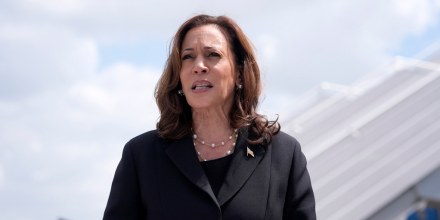 La vicepresidenta, Kamala Harris, en el Aeropuerto Intercontinental George Bush, el 1 de agosto de 2024.