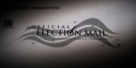 Una boleta de voto por correo para las elecciones presidenciales, en Pennsylvania,   el 8 de octubre de 2024. 