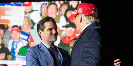 Matt Gaetz shakes hands with Donald Trump.