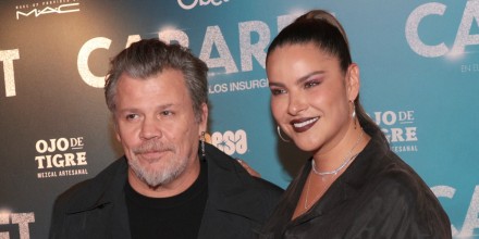 Alfonso Carrera y Litzy Domínguez asisten a la alfombra roja del estreno de Cabaret el Musical.