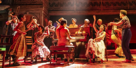 El elenco de Broadway de Buena Vista Social Club durante una función en Nueva York.