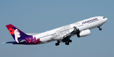 A Hawaiian Airlines Airbus A320 departing from Las Vegas.