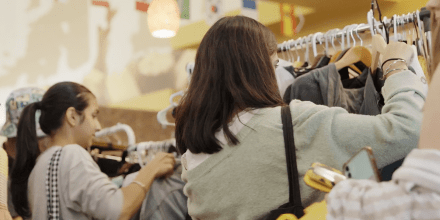 Una nueva generación está poniendo de moda (otra vez) comprar ropa de segunda