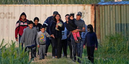 Más de 20,000 niños migrantes podrían quedarse sin representación legal en EE.UU.