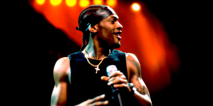 D'Angelo performs in Chicago in 2000.