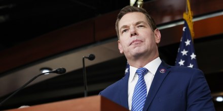 La salida de Swalwell añade incertidumbre a la contienda a la gobernación de California